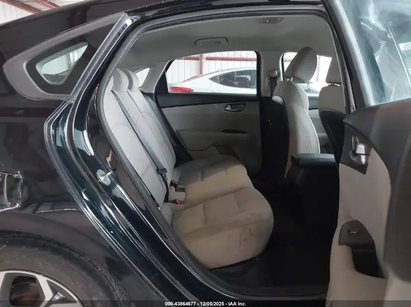 3KPF24AD1KE045004 2019 KIA FORTE - Image 8