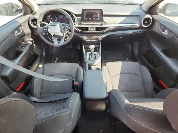 3KPF24AD1KE049893 2019 KIA FORTE - Image 8