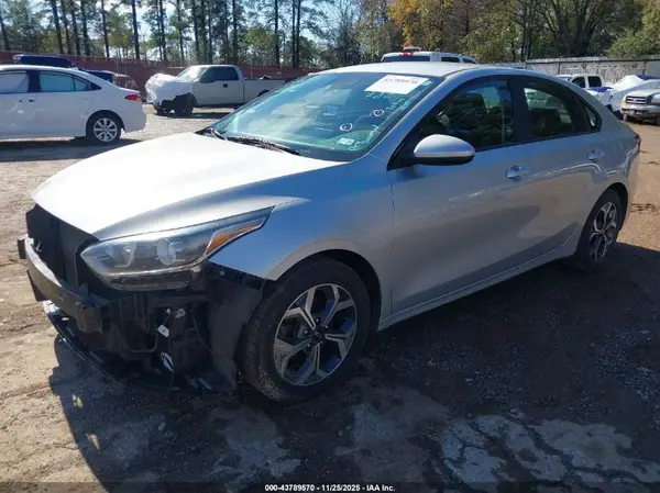 3KPF24AD1KE051398 2019 KIA FORTE - Image 2