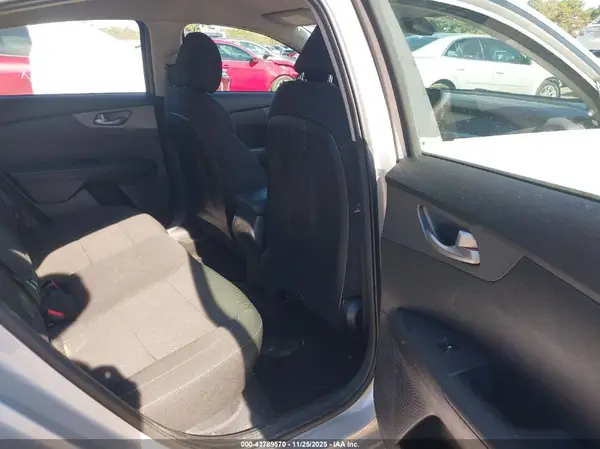 3KPF24AD1KE051398 2019 KIA FORTE - Image 8