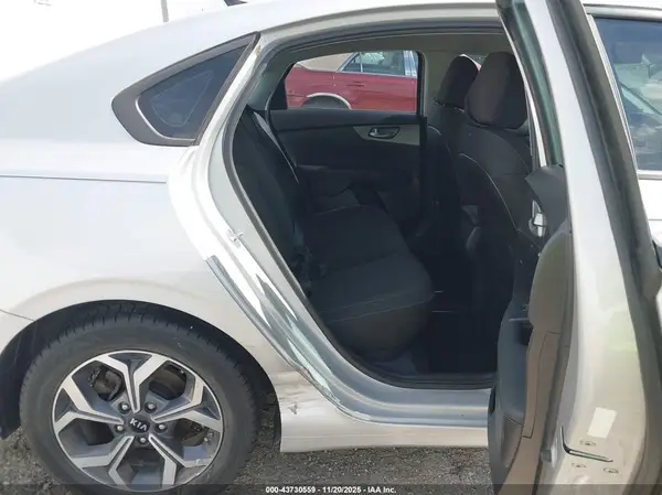 3KPF24AD1KE060148 2019 KIA FORTE - Image 8