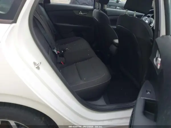 3KPF24AD1KE064894 2019 KIA FORTE - Image 8