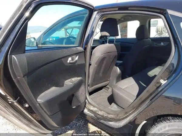 3KPF24AD1KE065723 2019 KIA FORTE - Image 8