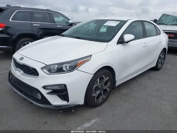 3KPF24AD1KE067472 2019 KIA FORTE - Image 2