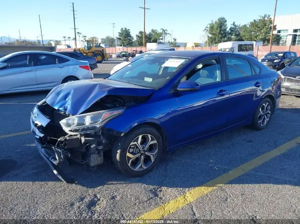 3KPF24AD1KE068105 2019 KIA FORTE - Image 2