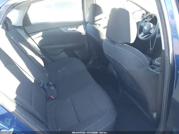 3KPF24AD1KE068105 2019 KIA FORTE - Image 8