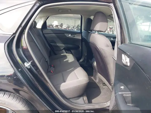 3KPF24AD1KE068184 2019 KIA FORTE - Image 8