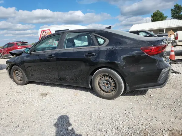 3KPF24AD1KE070579 2019 KIA FORTE - Image 2