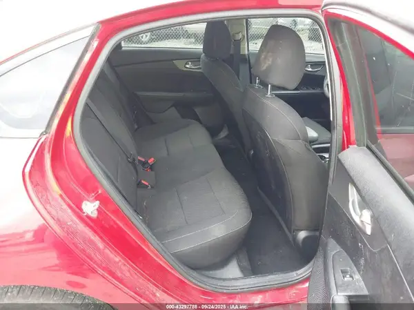 3KPF24AD1KE071683 2019 KIA FORTE - Image 8