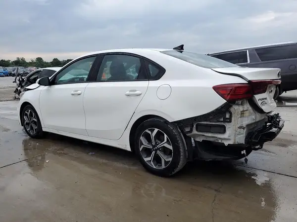 3KPF24AD1KE072428 2019 KIA FORTE - Image 2