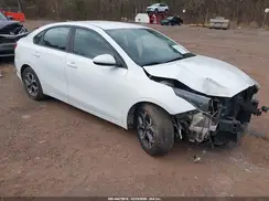3KPF24AD1KE075040 2019 KIA FORTE