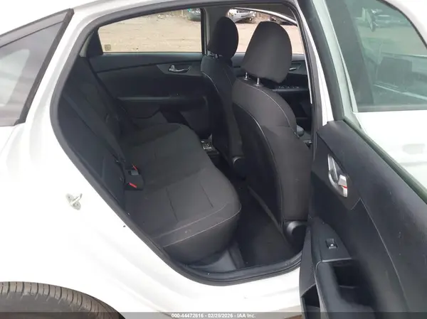 3KPF24AD1KE075040 2019 KIA FORTE - Image 8