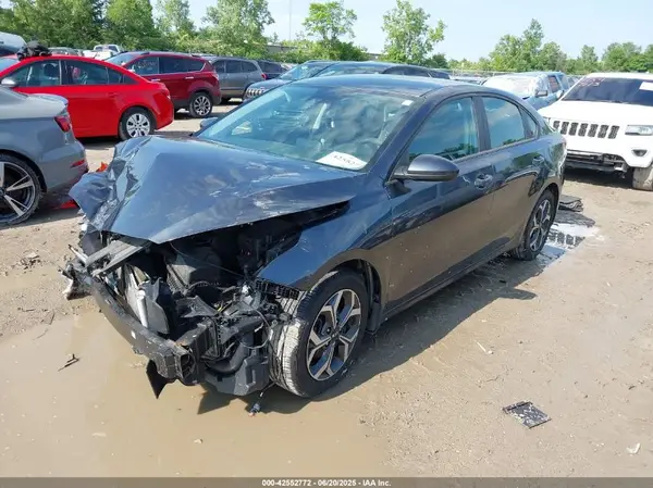 3KPF24AD1KE076821 2019 KIA FORTE - Image 2