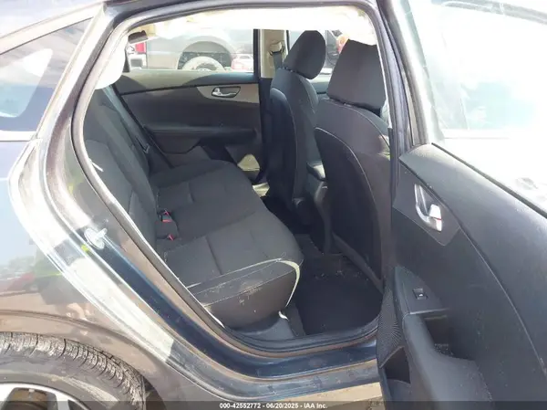 3KPF24AD1KE076821 2019 KIA FORTE - Image 8