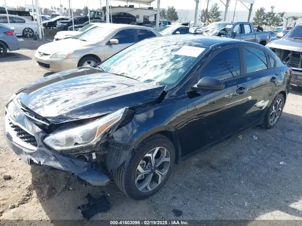 3KPF24AD1KE082053 2019 KIA FORTE - Image 2