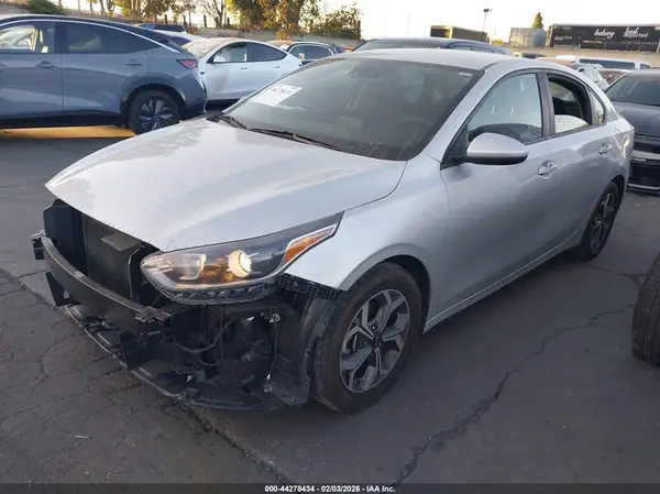 3KPF24AD1KE084126 2019 KIA FORTE - Image 2