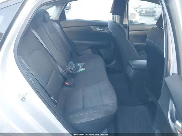 3KPF24AD1KE084126 2019 KIA FORTE - Image 8