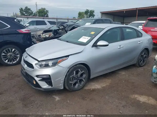 3KPF24AD1KE085499 2019 KIA FORTE - Image 2
