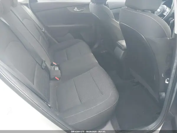 3KPF24AD1KE085499 2019 KIA FORTE - Image 8
