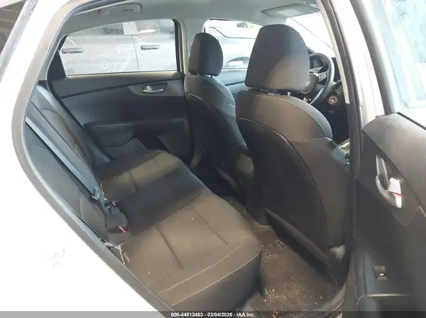 3KPF24AD1KE089441 2019 KIA FORTE - Image 8
