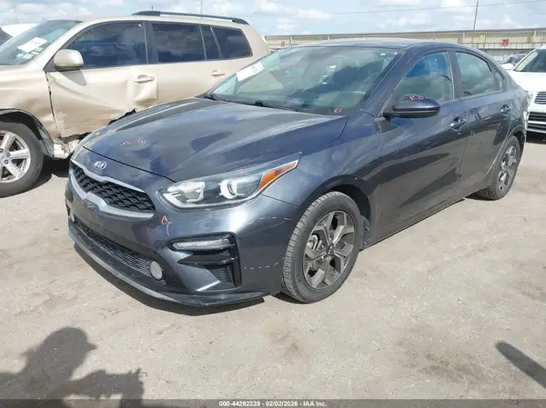 3KPF24AD1KE090332 2019 KIA FORTE - Image 2