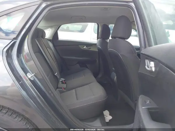 3KPF24AD1KE090332 2019 KIA FORTE - Image 8