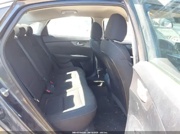 3KPF24AD1KE103161 2019 KIA FORTE - Image 8