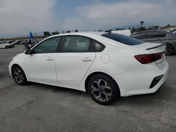 3KPF24AD1KE103905 2019 KIA FORTE - Image 2