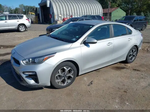 3KPF24AD1KE104391 2019 KIA FORTE - Image 2