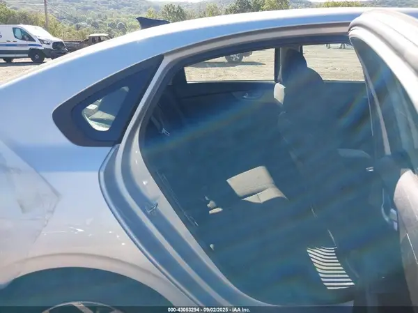 3KPF24AD1KE104391 2019 KIA FORTE - Image 8