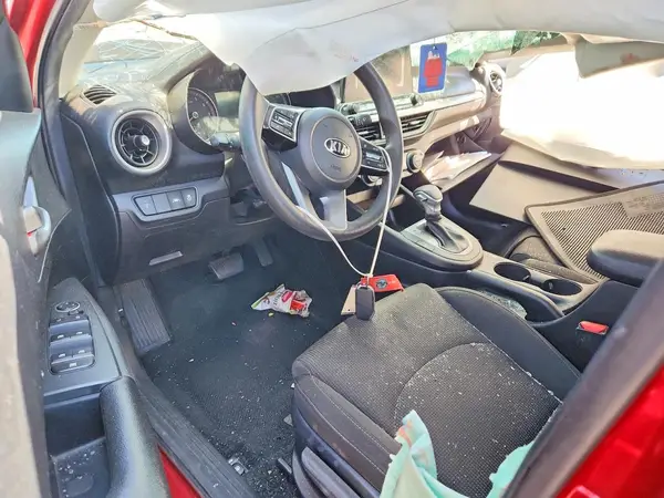 3KPF24AD1KE104956 2019 KIA FORTE - Image 8