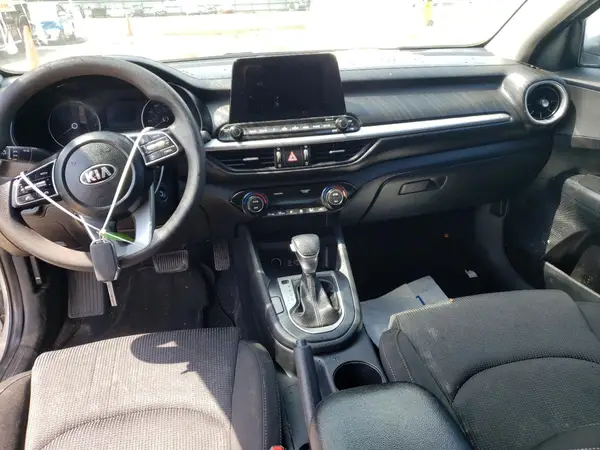 3KPF24AD1KE105881 2019 KIA FORTE - Image 8