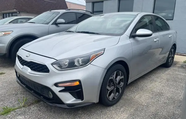3KPF24AD1KE106772 2019 KIA FORTE - Image 2
