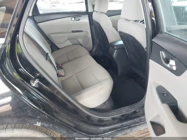 3KPF24AD1KE108361 2019 KIA FORTE - Image 8