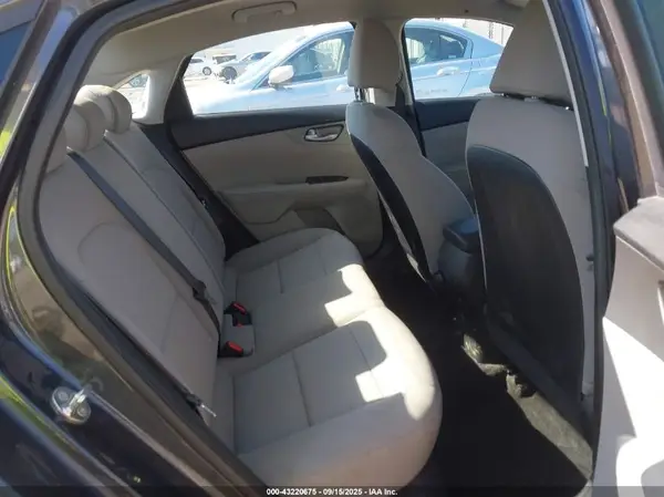 3KPF24AD1KE109011 2019 KIA FORTE - Image 8
