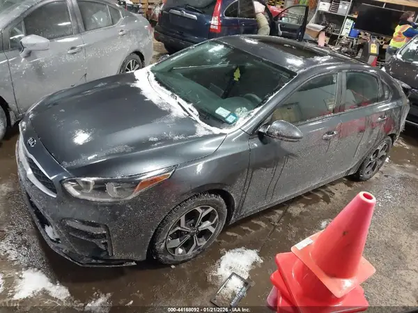 3KPF24AD1KE110143 2019 KIA FORTE - Image 2