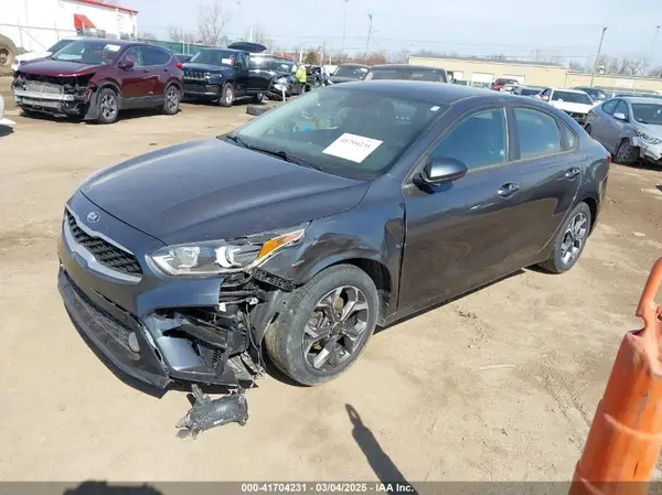 3KPF24AD1KE113897 2019 KIA FORTE - Image 2