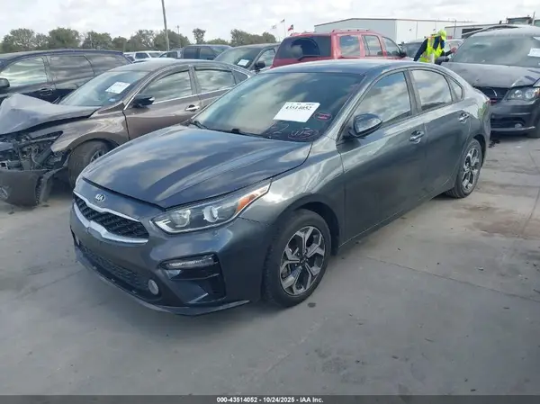 3KPF24AD1KE114578 2019 KIA FORTE - Image 2