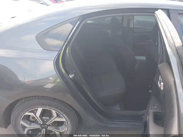 3KPF24AD1KE114578 2019 KIA FORTE - Image 8