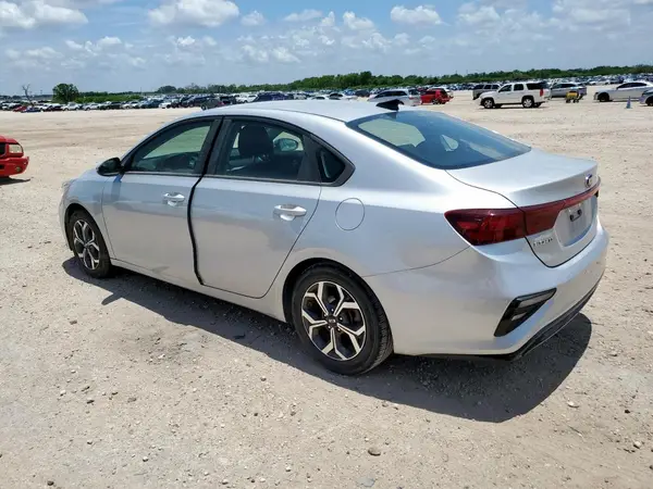3KPF24AD1KE114967 2019 KIA FORTE - Image 2