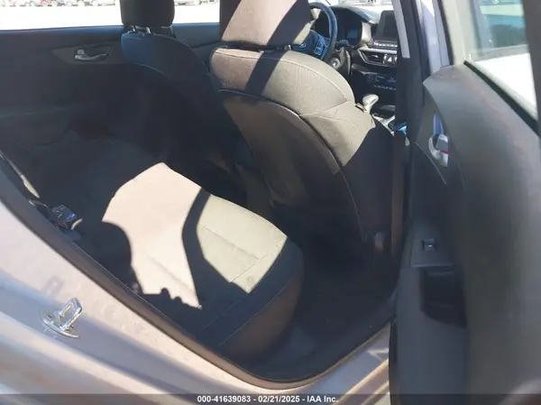 3KPF24AD1KE117349 2019 KIA FORTE - Image 8