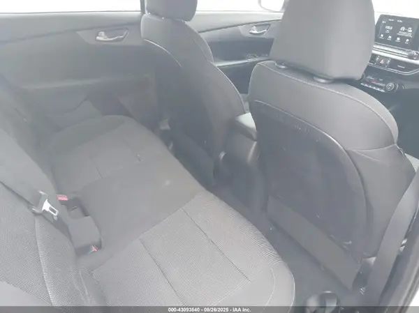 3KPF24AD1KE123992 2019 KIA FORTE - Image 8