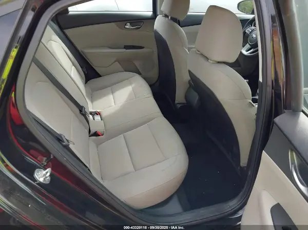 3KPF24AD1KE130375 2019 KIA FORTE - Image 8
