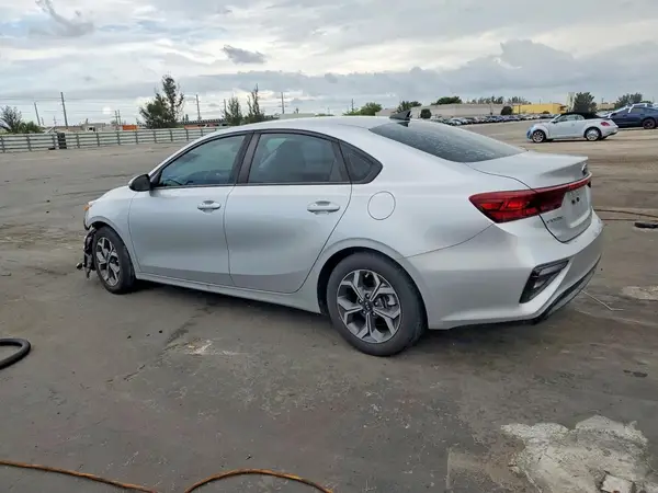 3KPF24AD1KE130456 2019 KIA FORTE - Image 2
