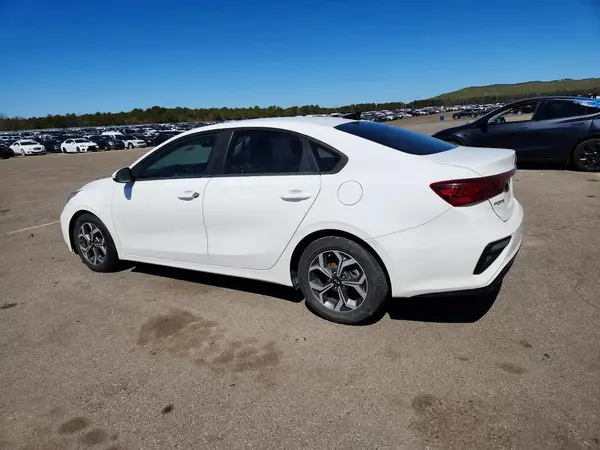 3KPF24AD1KE131039 2019 KIA FORTE - Image 2
