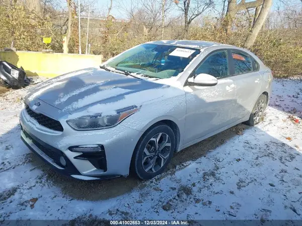 3KPF24AD1KE132885 2019 KIA FORTE - Image 2