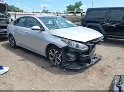 3KPF24AD1KE135527 2019 KIA FORTE
