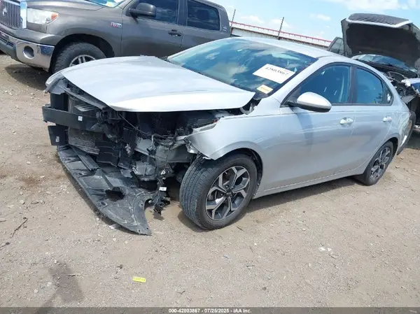 3KPF24AD1KE135527 2019 KIA FORTE - Image 2