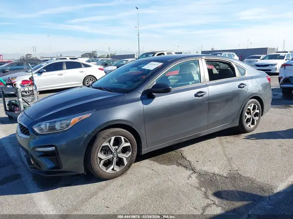 3KPF24AD1KE138329 2019 KIA FORTE - Image 2