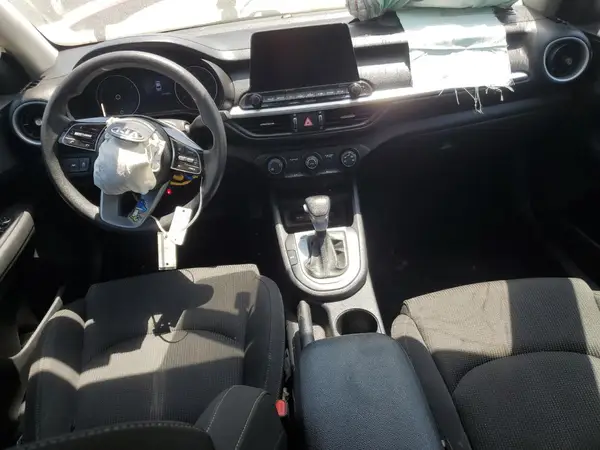 3KPF24AD1ME266895 2021 KIA FORTE - Image 8